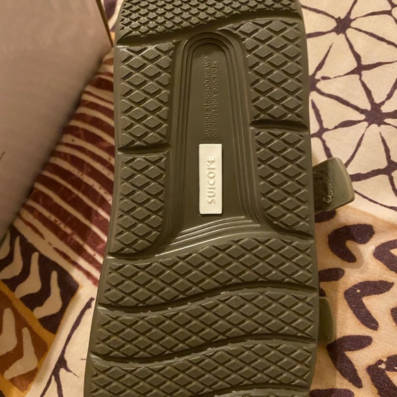 💯 Authentic brand new never worn Suicoi'e size 5!  Super comfortable brand! - Picture 2 of 4